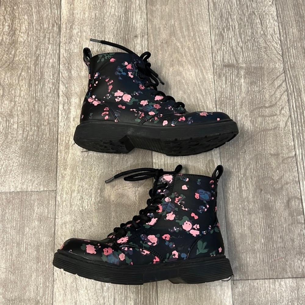Little girls Floral Boots Size 1 (Black with Pink Flowers)
